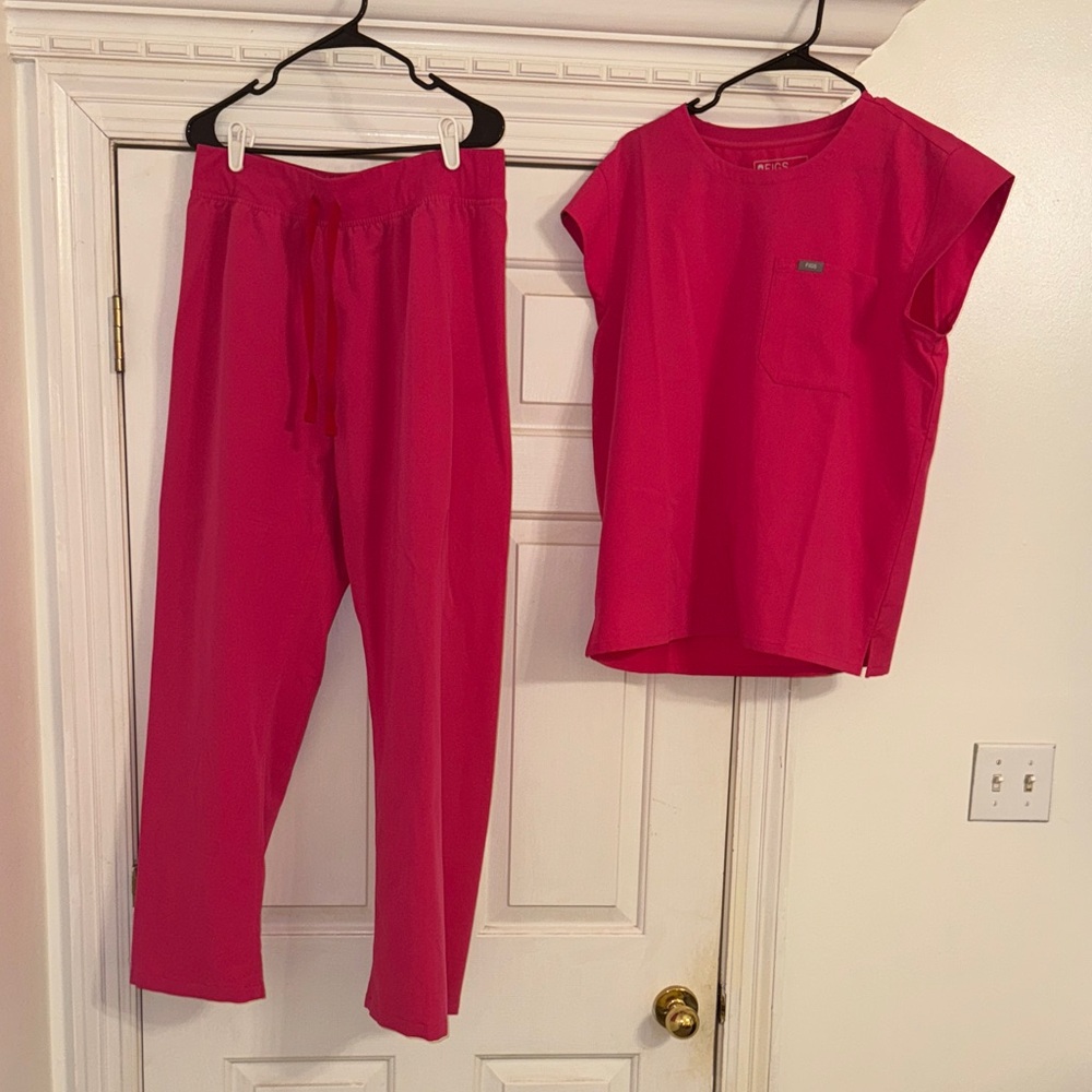 Figs Women's Pink Scrub Set